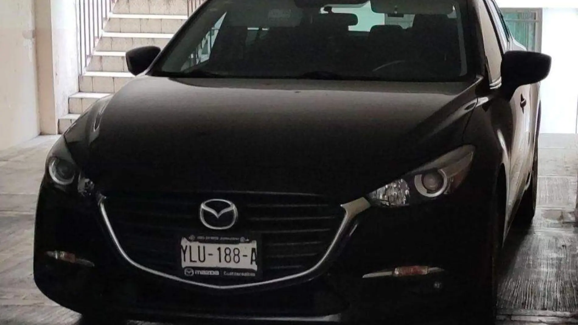 Roban un Mazda 3, modelo 2018, color Negro, placas LU188A del Estado de Veracruz